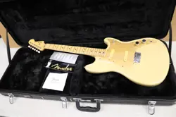 FENDER SQUIER DUO SONIC ELECTRIC GUITAR WITH CASE