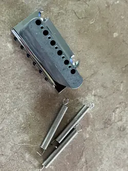 STRATOCASTER GUITAR TREMOLO