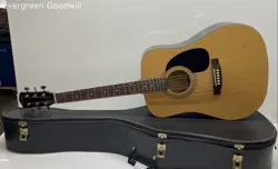 SQUIER FENDER ACOUSTIC GUITAR