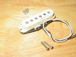 FENDER USA AGED WHITE NOISELESS STRATOCASTER NECK PICKUP