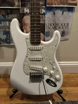 WHITE SQUIRE GUITAR