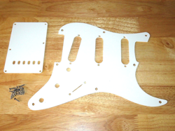 FENDER 2022 WHITE 1 PLY AMERICAN VINTAGE II STRATOCASTER PICKGUARD & TREMOLO