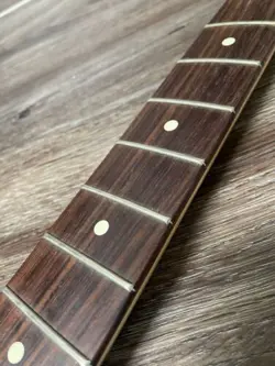 DELUXE SERIES GUITAR