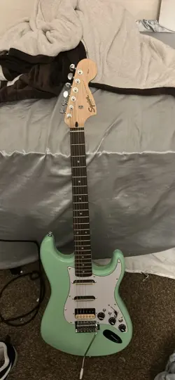 MODDED FENDER SQUIRE AFFINITY STRATOCASTER WITH GIG BAG