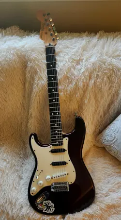 ?FENDER STRATOCASTER LEFT