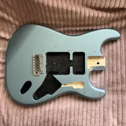 STRATOCASTER 2-PT TREMOLO
