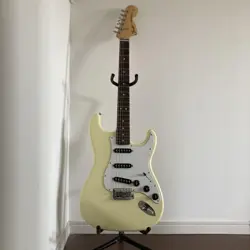 FENDER GUITAR STRATOCASTER MADE IN JAPAN Q SERIAL NUMBER MUSICAL INSTRUMENTS