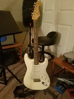 FENDER ROAD WORN STRAT