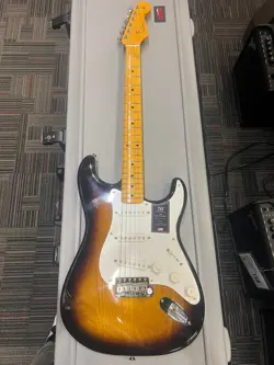 FENDER AMERICAN 70TH