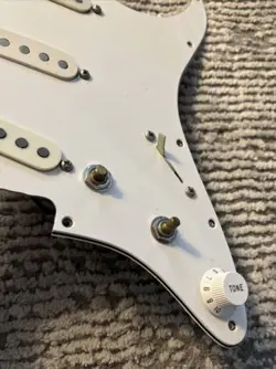 SSS PRE-WIRED PICKGUARD