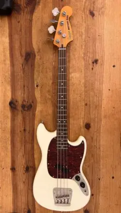 SQUIER FENDER CLASSIC VIBE 60S MUSTANG ELECTRIC BASS GUITAR OLYMPIC WHITE USED