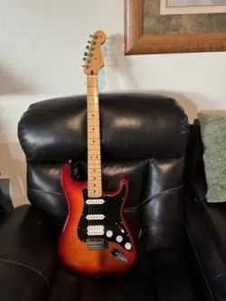 FENDER PLAYER STRATOCASTER HSS PLUS TOP CHERRY BURST