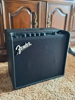 FENDER MUSTANG LT-25 GUITAR COMBO AMPLIFIER (BLACK)