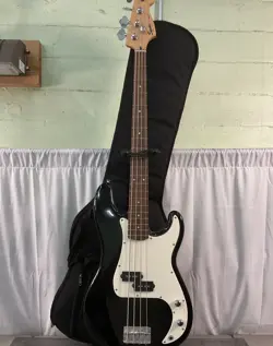 SQUIER BY FENDER P-BASS AFFINITY SERIES ELECTRIC BASS GUITAR W/ CASE