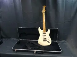 FENDER MEXICAN STRATOCASTER ELECTRIC GUITAR