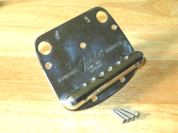 FENDER 1975 CHROME MUSTANG VIBRATO