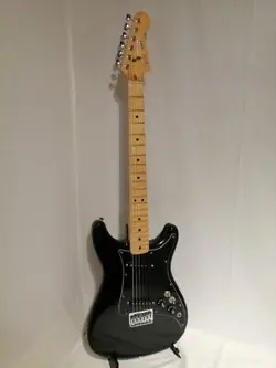 FENDER USA LEAD II ELECTRIC GUITAR USED
