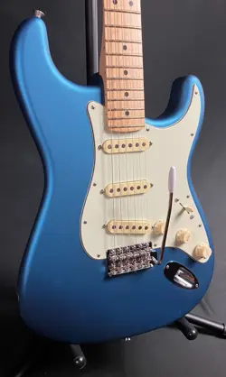FENDER AMERICAN PERFORMER STRATOCASTER ELECTRIC GUITAR SATIN LAKE PLACID BLUE