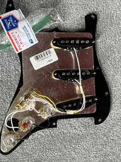 GUITAR PICKGUARD PICKUPS