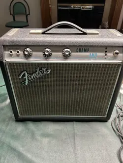 VINTAGE FENDER CHAMP AMP