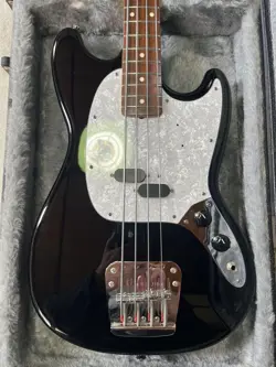 FENDER JAPAN MUSTANG BASS BLACK SHORT SCALE SAFE PACKING!
