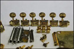 RELIC STRATOCASTER GOLD