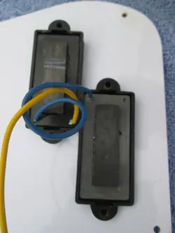 UNIVERSAL LOADED PICKGUARD FOR FENDER PRECISION P BASS 8.23 OHM PICKUP SET