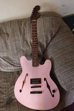 - FENDER TOM DELONGE SIGNATURE STARCASTER - SATIN SHELL PINK - MINT MINT MINT