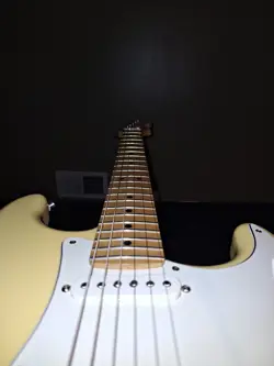 YELLOW FENDER STRATOCASTER