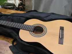 SQUIER STUDENT GUITAR BY FENDER MODEL MC-1