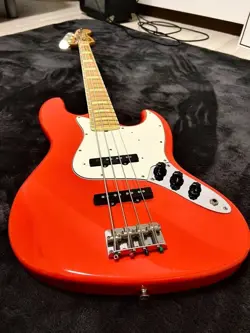 FENDER JAPAN 70'S BASS FIESTA RED SAFE PACKING!