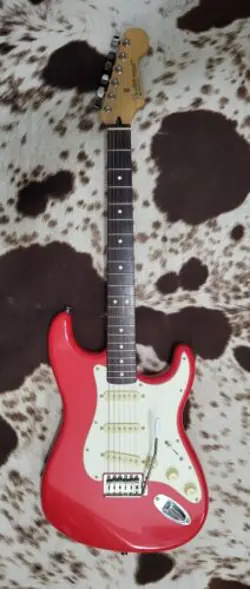 FENDER STRATOCASTER ROSEWOOD NECK RED