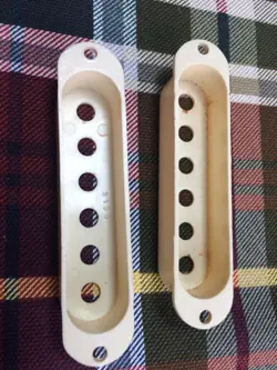 RE-ISSUE STRATOCASTER