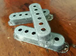 3 SINGLE COIL COVERS THAT FIT FENDER 52MM SPACED POLES. (SILVER FLAKE) JAT C.G.P