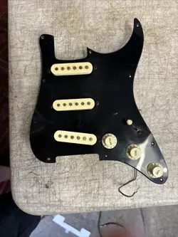 LOTIUS STRAT GUITAR