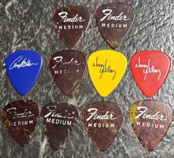 LOT OF 10 VINTAGE GUITAR PICKS