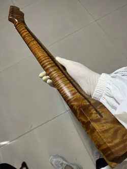 HEADSTOCK 22FRETS FENDER