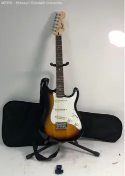GUITAR SQUIER W/CARRYING