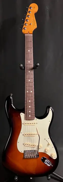 FENDER AMERICAN PROFESSIONAL II STRATOCASTER ELECTRIC GUITAR 2-TONE SUNBURST