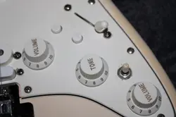 FENDER STRATOCASTER ROLAND