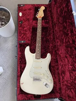 FENDER AMERICAN ORIGINAL '60S STRATOCASTER - OLYMPIC WHITE NITRO LACQUER