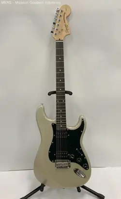 SQUIER BY FENDER STRATOCASTER STANDARD SERIES ELECTRIC GUITAR