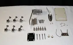 STRATOCASTER LOCKING TUNERS