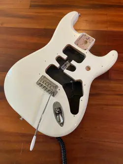 GENUINE FENDER POLAR WHITE PLAYER STRAT STRATOCASTER ALDER BODY HSH 2 PT BRIDGE