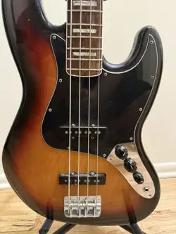 FENDER 70S JAZZ