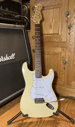 YELLOW W/ FENDER