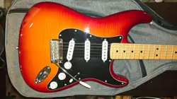 2018 FENDER STRATOCASTER PLAYER STRAT PLUS TOP WITH GIG BAG MIM