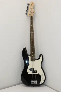 P-BASS GUITAR BLACK/WHITE