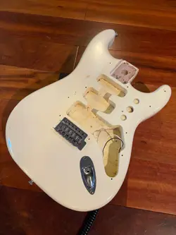 WHITE STRATOCASTER STANDARD