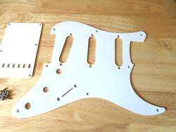FENDER 1987 USA WHITE 1 PLY AMERICAN VINTAGE 57 STRATOCASTER PICKGUARD TREMOLO